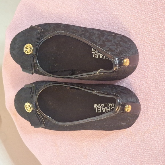 Girl's Michael Kors Flats - Picture 3 of 7